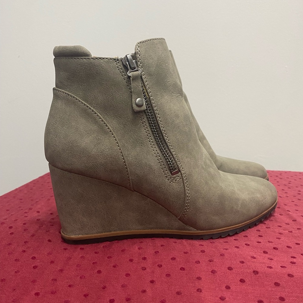 SOUL Naturalizer Taupe Wedge Boots